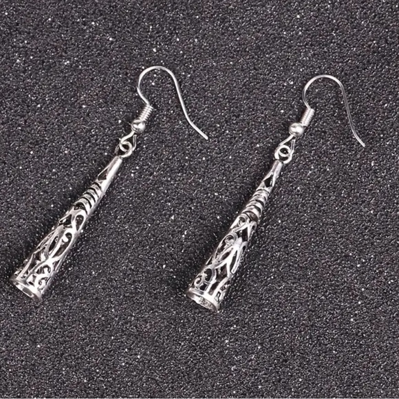 NWOT - Open Design, Filigree Earrings - Picture 3 of 6